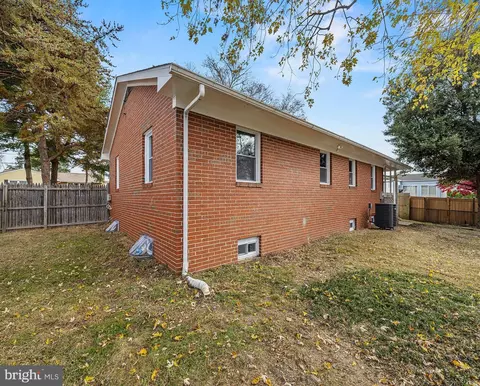 8464 Kenton Rd, Pasadena, MD 21122 photo 46