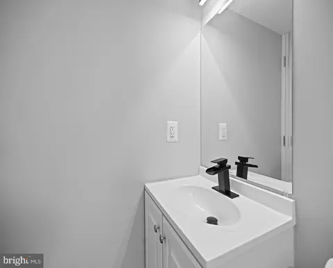 8464 Kenton Rd, Pasadena, MD 21122 photo 40