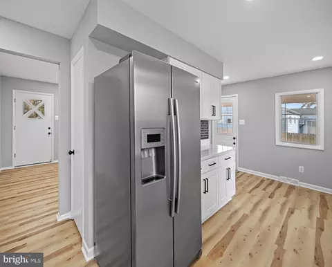 8464 Kenton Rd, Pasadena, MD 21122 photo 17