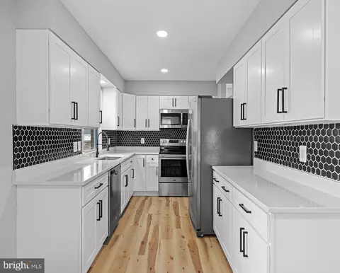8464 Kenton Rd, Pasadena, MD 21122 photo 16