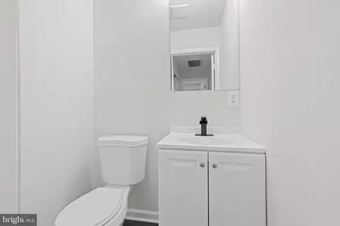 8464 Kenton Rd, Pasadena, MD 21122 photo 9