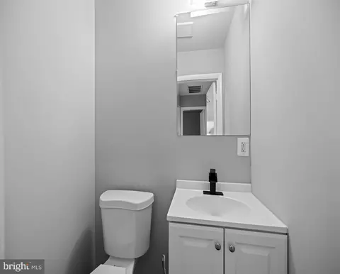 8464 Kenton Rd, Pasadena, MD 21122 photo 30