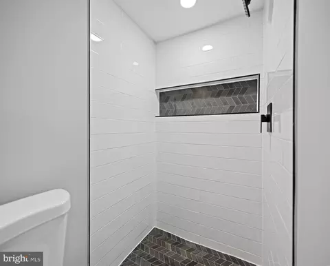 8464 Kenton Rd, Pasadena, MD 21122 photo 41
