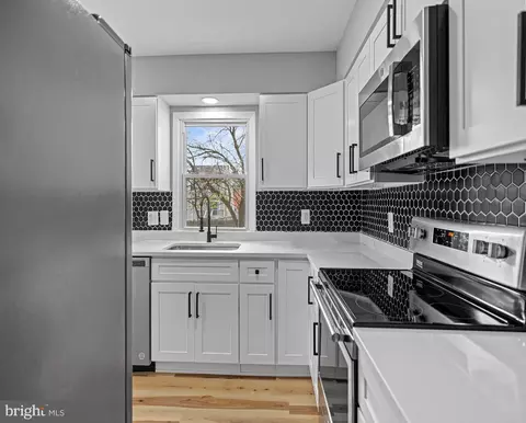 8464 Kenton Rd, Pasadena, MD 21122 photo 14