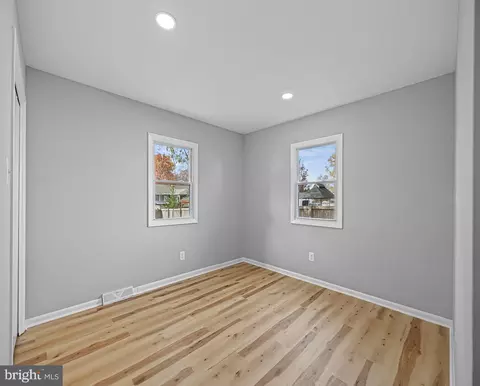 8464 Kenton Rd, Pasadena, MD 21122 photo 22