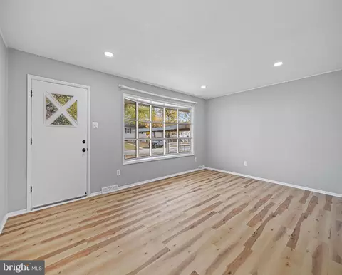 8464 Kenton Rd, Pasadena, MD 21122 photo 11
