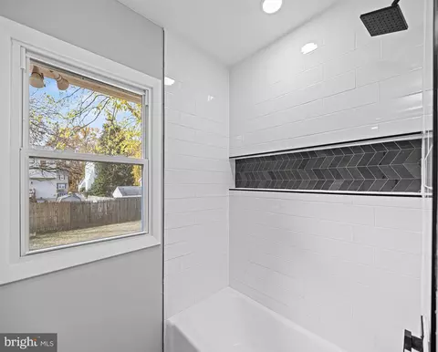 8464 Kenton Rd, Pasadena, MD 21122 photo 25