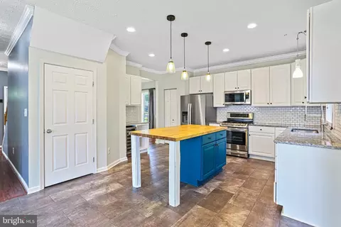7714 Rotherham Dr, Hanover, MD 21076 photo 3