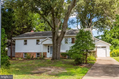 2518 229th St, Pasadena, MD 21122