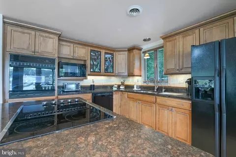 8146 Forest Glen Dr, Pasadena, MD 21122 photo 18