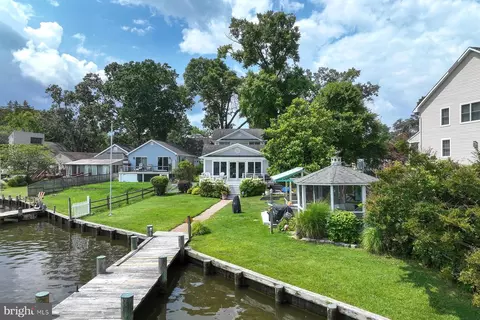 8146 Forest Glen Dr, Pasadena, MD 21122
