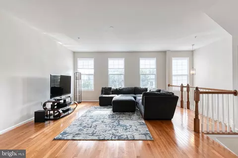 8449 Winding Trl, Laurel, MD 20724 photo 4