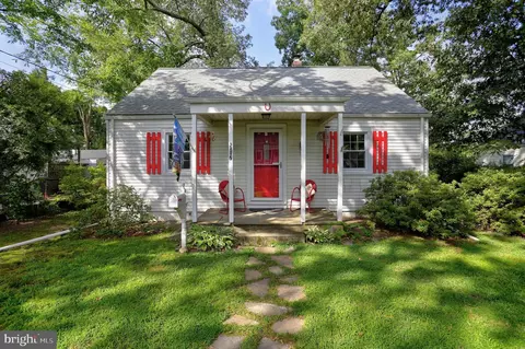 517 Manor Rd, Glen Burnie, MD 21061