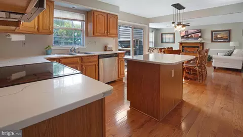 2703 Verdis Ln, Crofton, MD 21114 photo 9