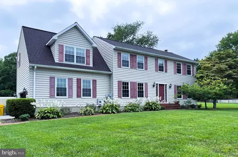 670 Teton Dr, Lothian, MD 20711