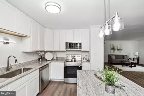 228 Falcon Dr, Pasadena, MD 21122 photo 16