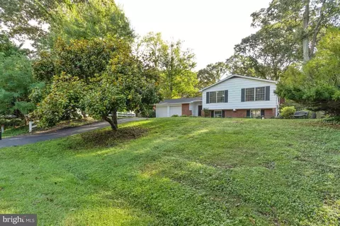 228 Falcon Dr, Pasadena, MD 21122 photo 3