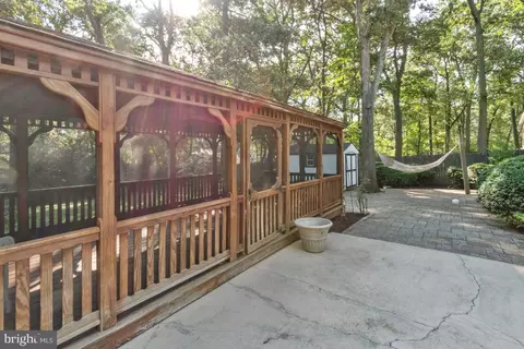 228 Falcon Dr, Pasadena, MD 21122 photo 39