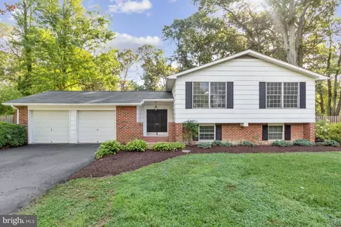 228 Falcon Dr, Pasadena, MD 21122