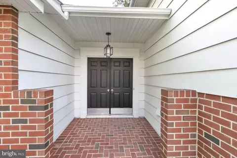 228 Falcon Dr, Pasadena, MD 21122 photo 5