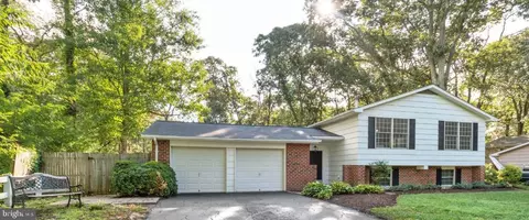 228 Falcon Dr, Pasadena, MD 21122 photo 2