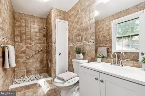 228 Falcon Dr, Pasadena, MD 21122 photo 26