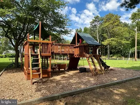 228 Falcon Dr, Pasadena, MD 21122 photo 47