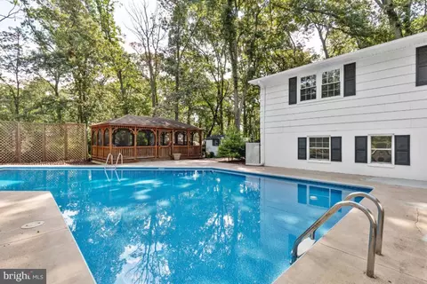 228 Falcon Dr, Pasadena, MD 21122 photo 38
