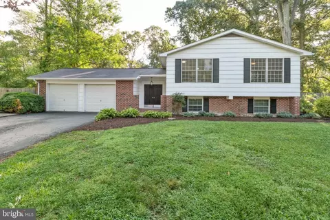 228 Falcon Dr, Pasadena, MD 21122 photo 4