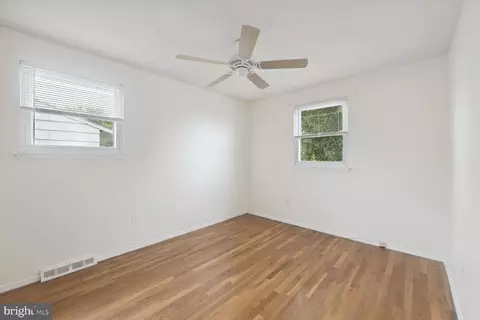 8598 Main Ave, Pasadena, MD 21122 photo 14