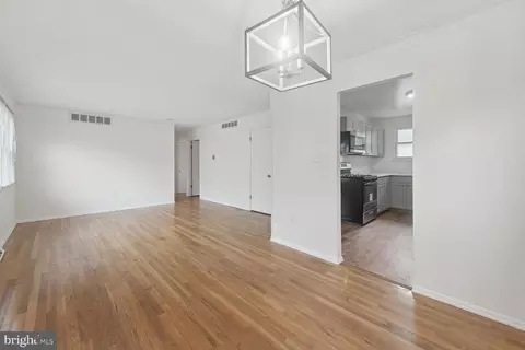 8598 Main Ave, Pasadena, MD 21122 photo 6