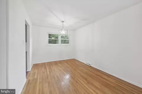 8598 Main Ave, Pasadena, MD 21122 photo 5