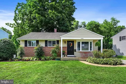 7028 Cresthaven Dr, Glen Burnie, MD 21061
