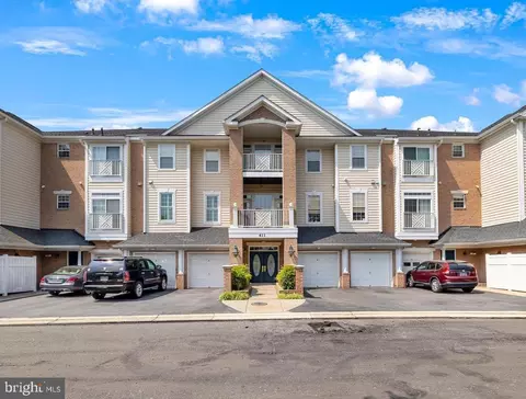 411 Hamlet Club Dr #302, Edgewater, MD 21037