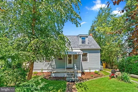 902 Meadowbrook Rd, Glen Burnie, MD 21061