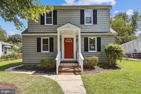 271 Magothy Blvd, Pasadena, MD 21122