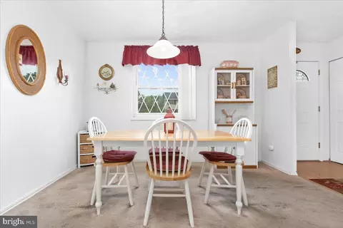 8541 Neptune Dr, Pasadena, MD 21122 photo 4