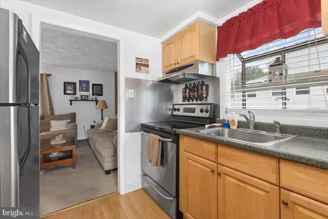 8541 Neptune Dr, Pasadena, MD 21122 photo 6