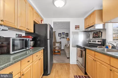 8541 Neptune Dr, Pasadena, MD 21122 photo 2