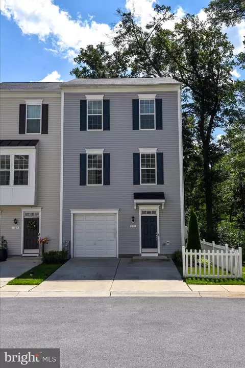 121 Pond View Dr, Glen Burnie, MD 21060