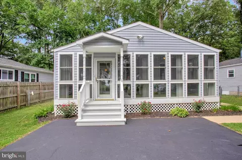 1212 Delaware Ave, Churchton, MD 20733