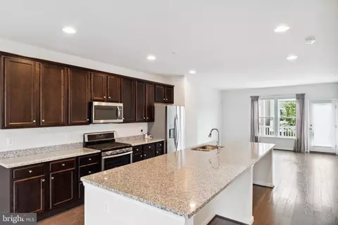 8028 Clovis Way, Hanover, MD 21076 photo 5