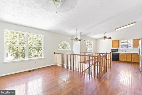 983 10th St, Pasadena, MD 21122 photo 4