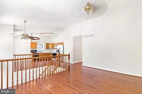 983 10th St, Pasadena, MD 21122 photo 5