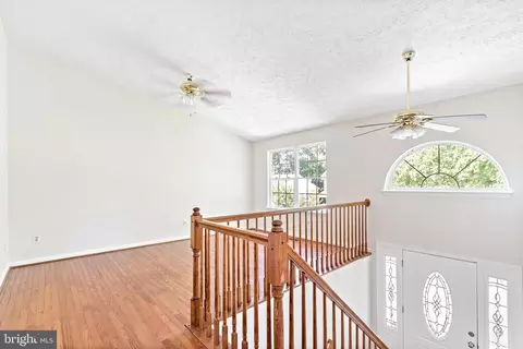 983 10th St, Pasadena, MD 21122 photo 2