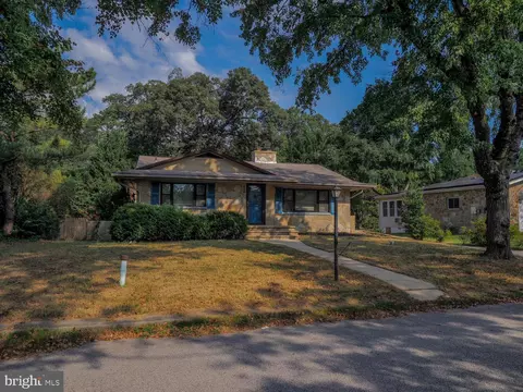 12 Kellington Dr, Pasadena, MD 21122