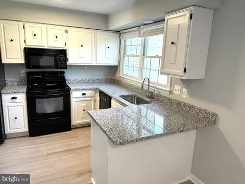 1124 Jeffrey Dr, Crofton, MD 21114 photo 3