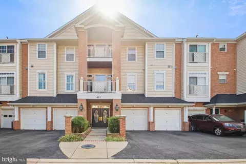 411 Hamlet Club Dr #206, Edgewater, MD 21037