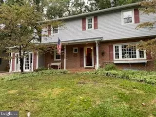 551 Williamsburg Ln, Odenton, MD 21113 photo 2