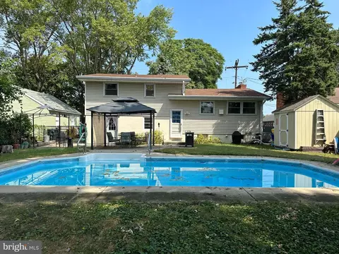 8484 Virginia Ave, Pasadena, MD 21122